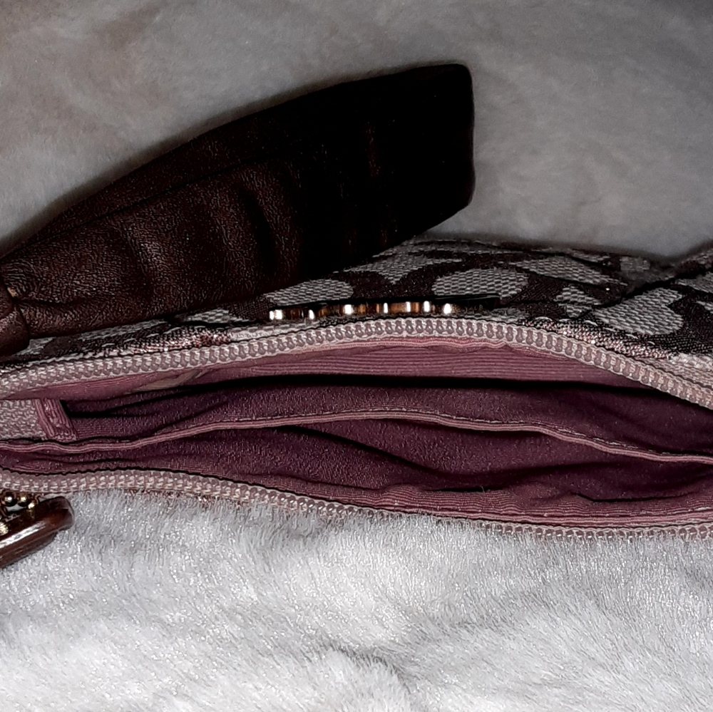 Coach wristlet - Picture 2 of 5